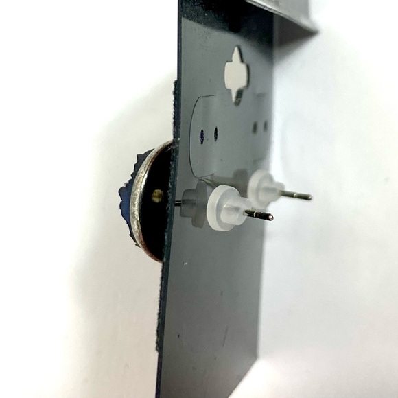 Geode effect stud earrings - Picture 3 of 4